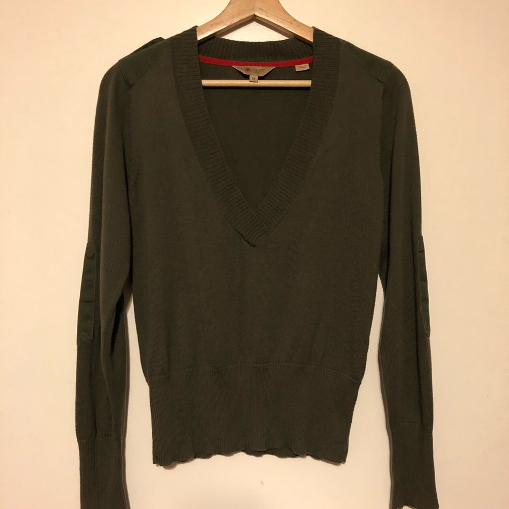 Women’s Green “Army” sweater.